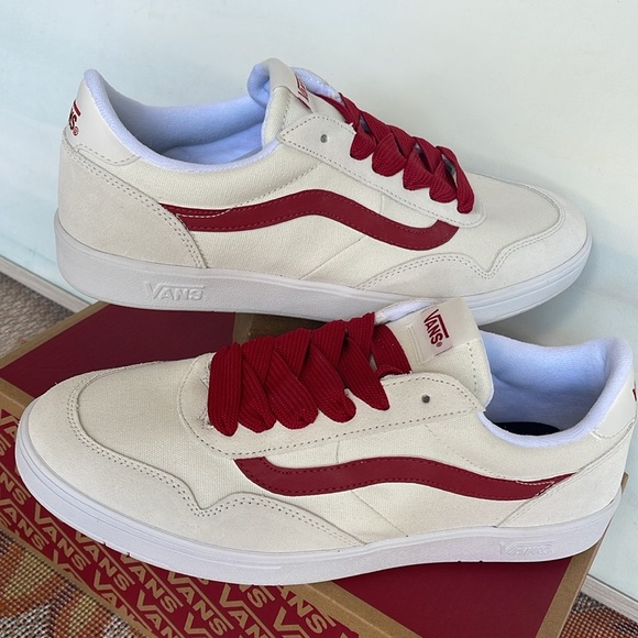 Vans Men’s Cruze Too Cc 90s Retro Blanc De Blanc
VN000CMTJVY
Sneakers - Picture 7 of 16